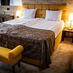 Riverside Boutique 4*