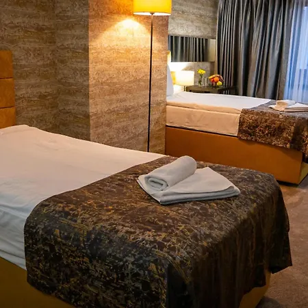 Riverside Boutique Hotel 4*