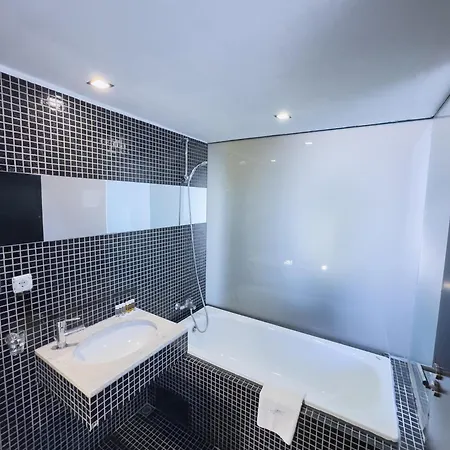 Riverside Boutique 4*