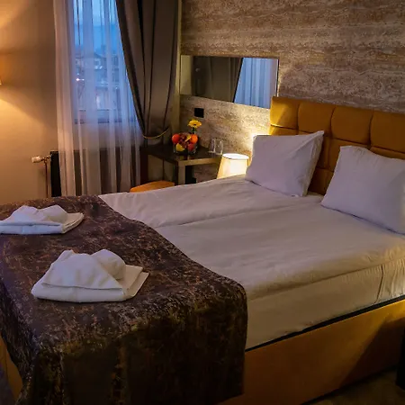 ホテル Riverside Boutique 4*